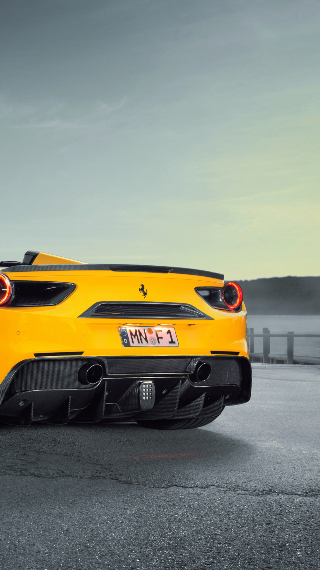 Ferrari 458 Italia Amarillo en la Carretera. Wallpaper in 1080x1920 Resolution