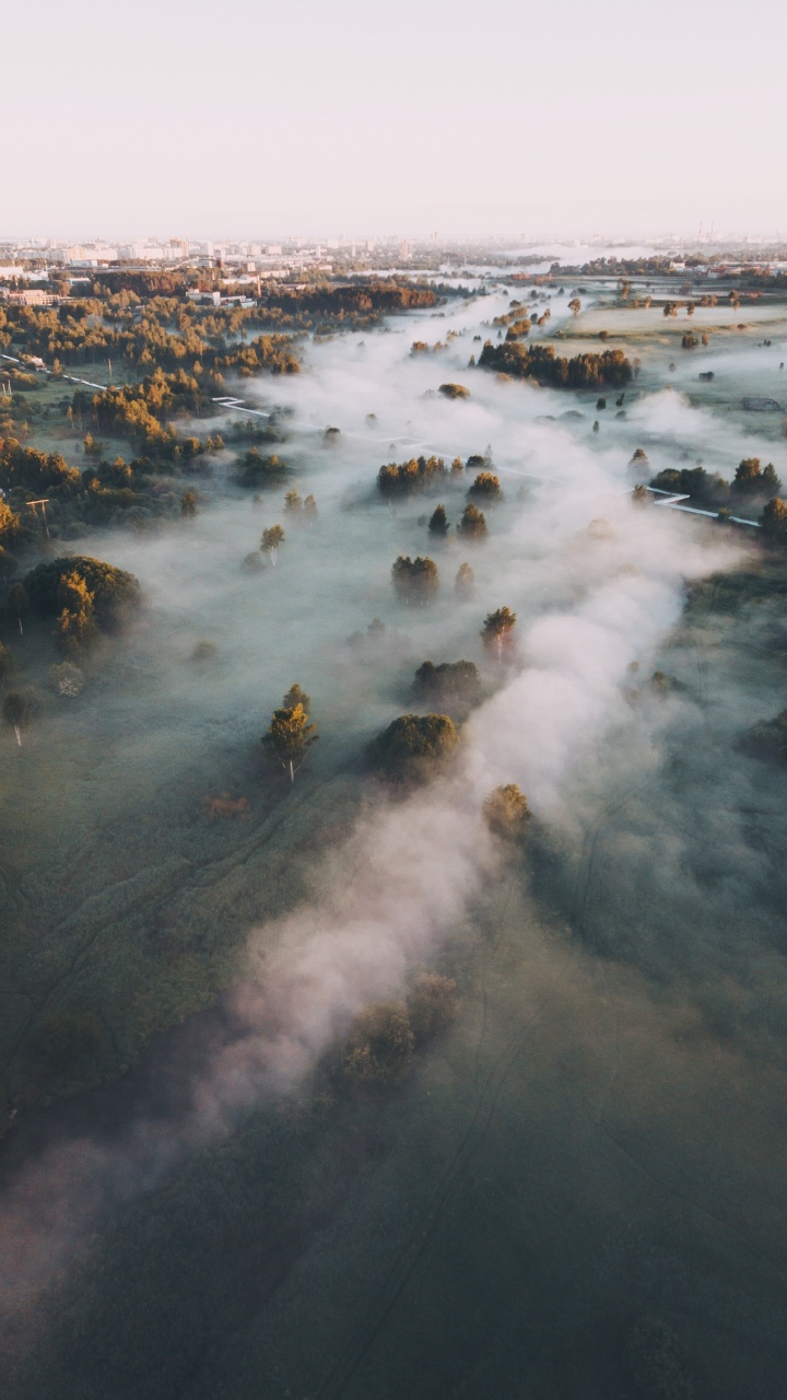 Birds Eye View of a Lake. Wallpaper in 720x1280 Resolution