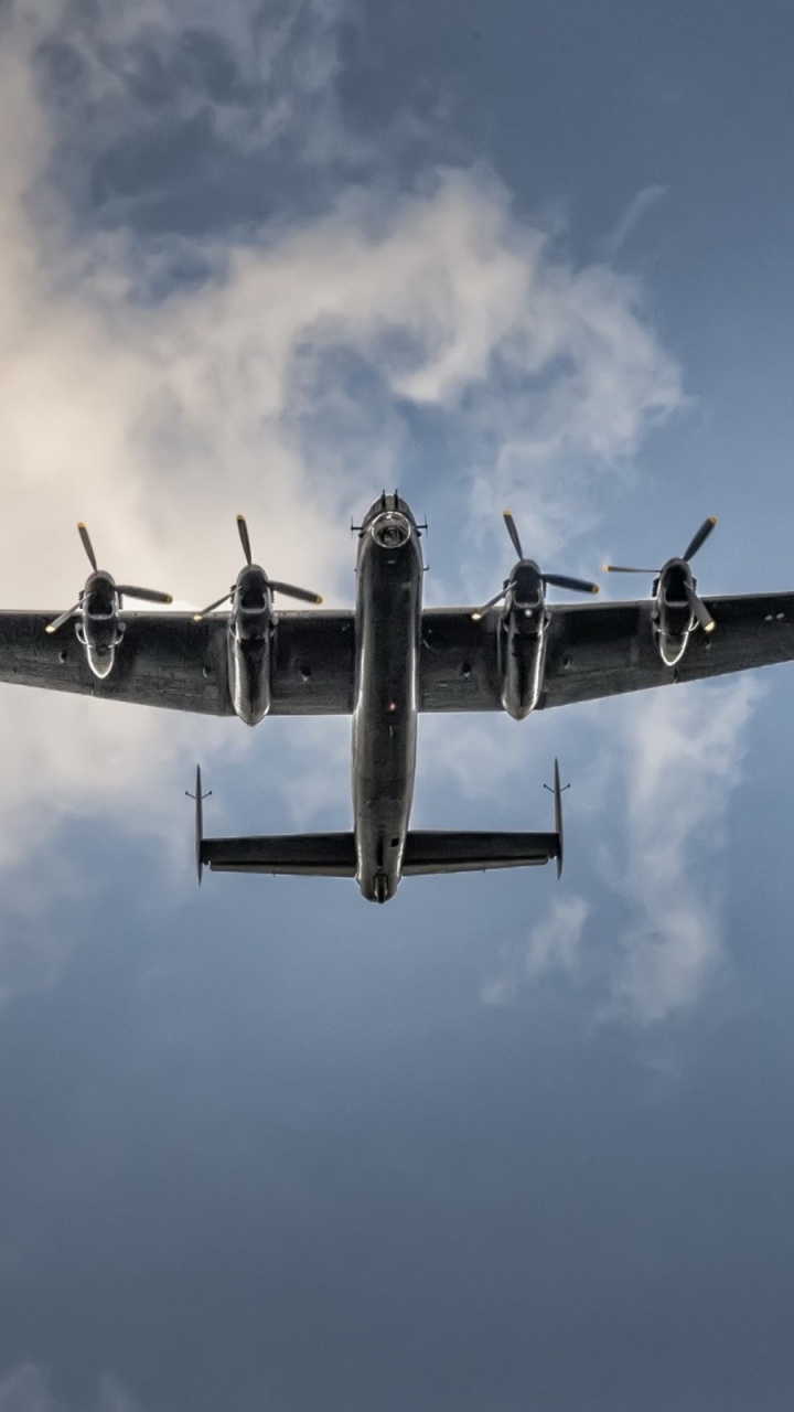 Avion à Réaction Noir Dans Les Airs Pendant la Journée. Wallpaper in 720x1280 Resolution