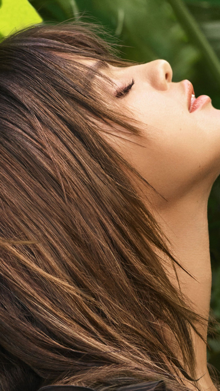 Selena Gomez Elle Oktober 2018, Selena Gomez, Elle, Lippe, Menschen in Der Natur. Wallpaper in 750x1334 Resolution