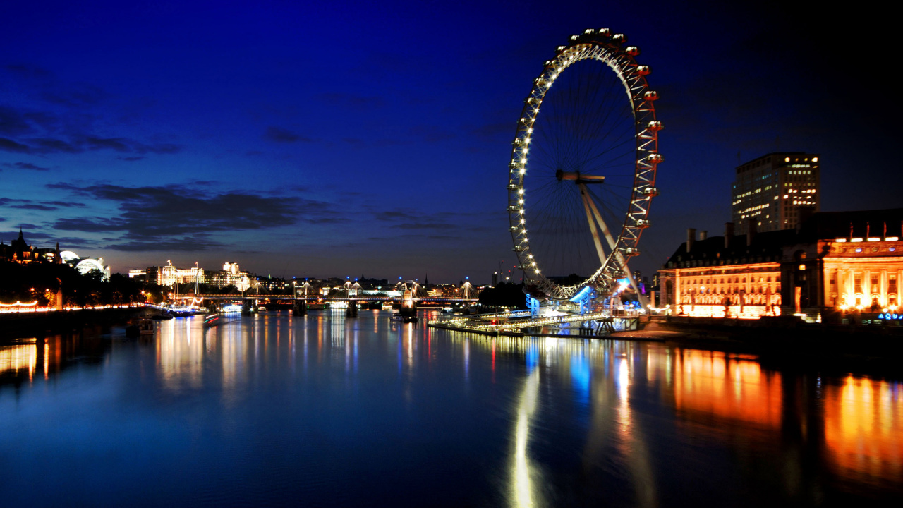 Grande Roue Près du Plan D'eau Pendant la Nuit. Wallpaper in 1280x720 Resolution