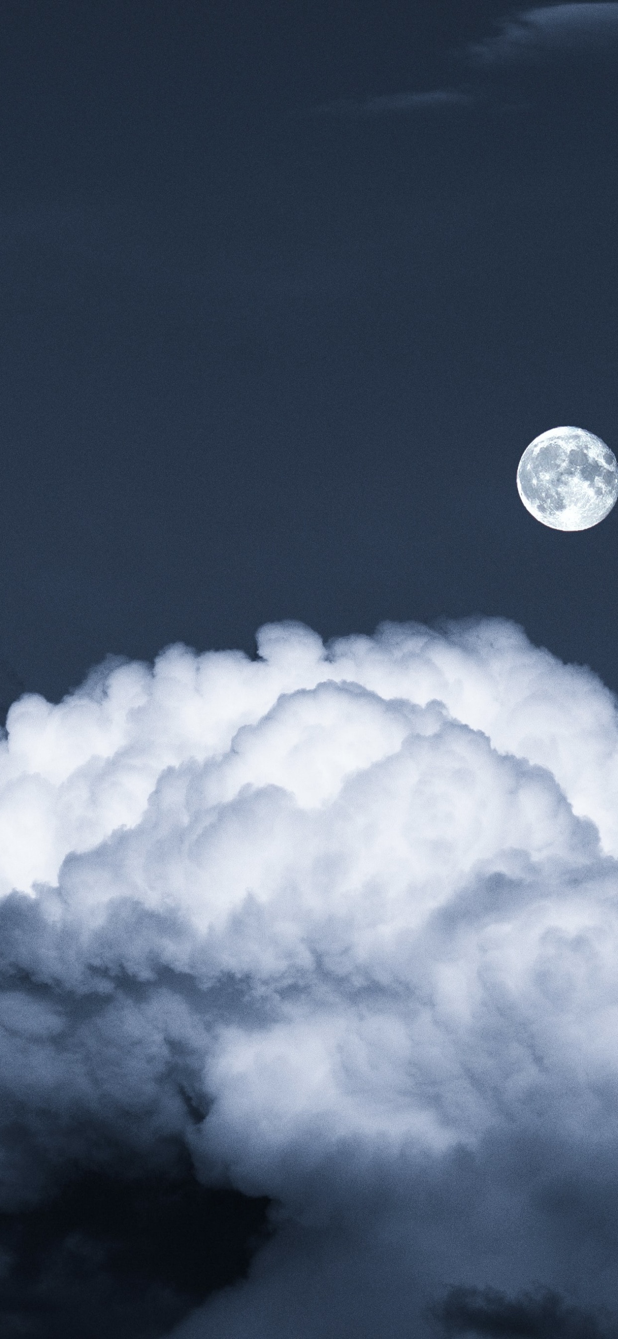 Mond in Weißen Wolken, Mond, Cloud, Supermoon, Vollmond. Wallpaper in 1242x2688 Resolution