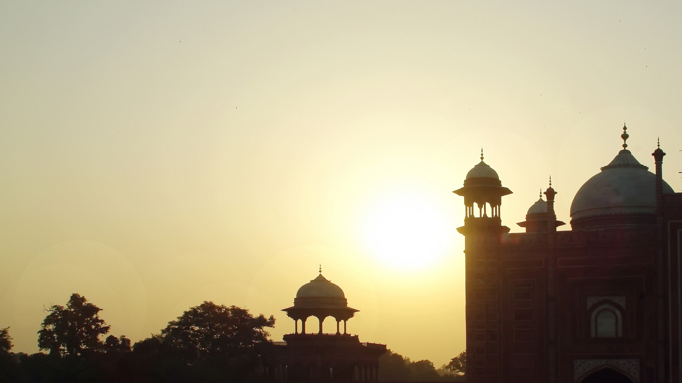 Brown Concrete Building During Sunset. Wallpaper in 1366x768 Resolution