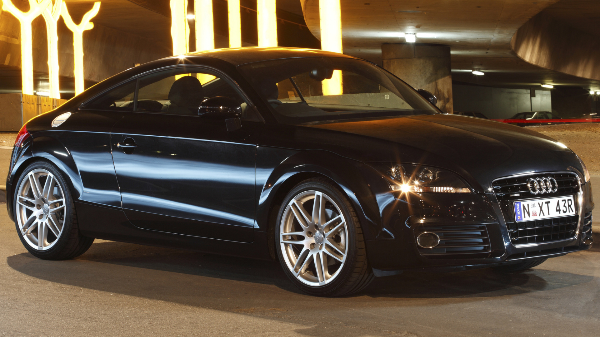 Schwarzes Mercedes-benz-coupé in Garage Geparkt. Wallpaper in 1920x1080 Resolution