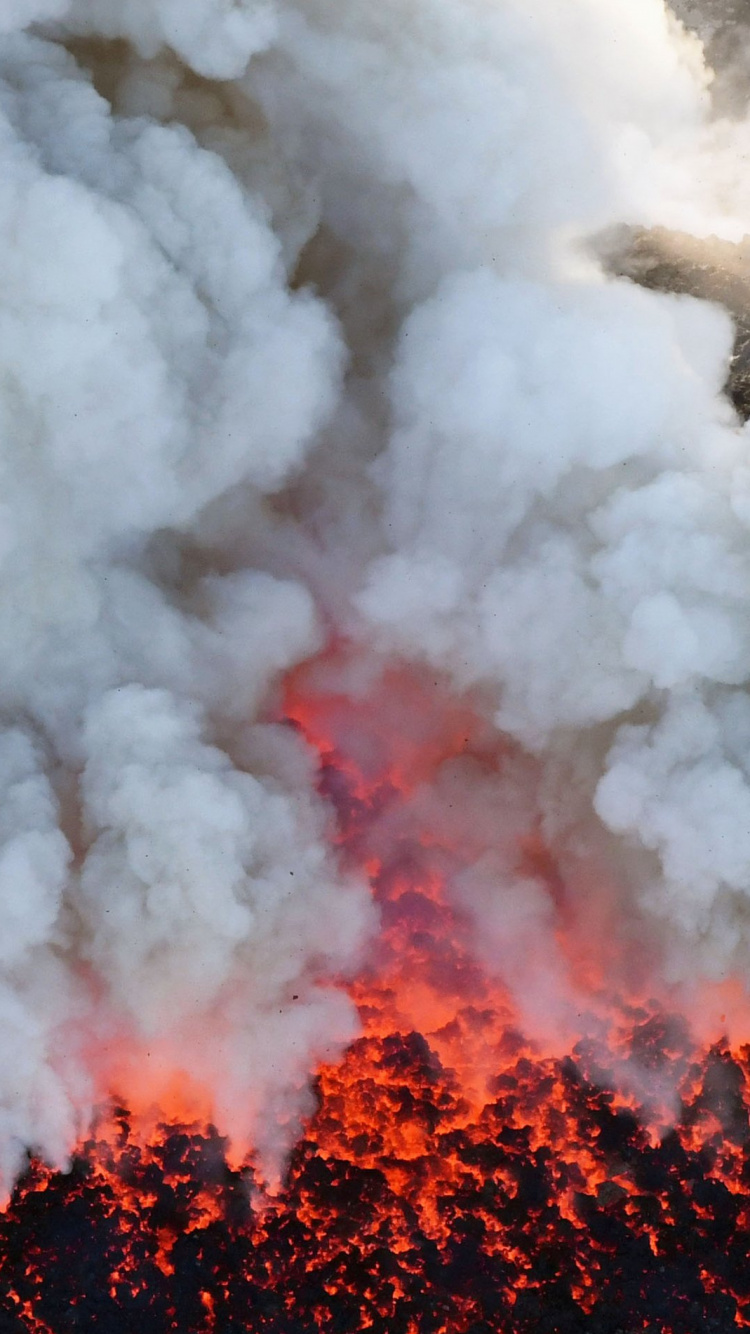 White Smoke on Black Soil. Wallpaper in 750x1334 Resolution