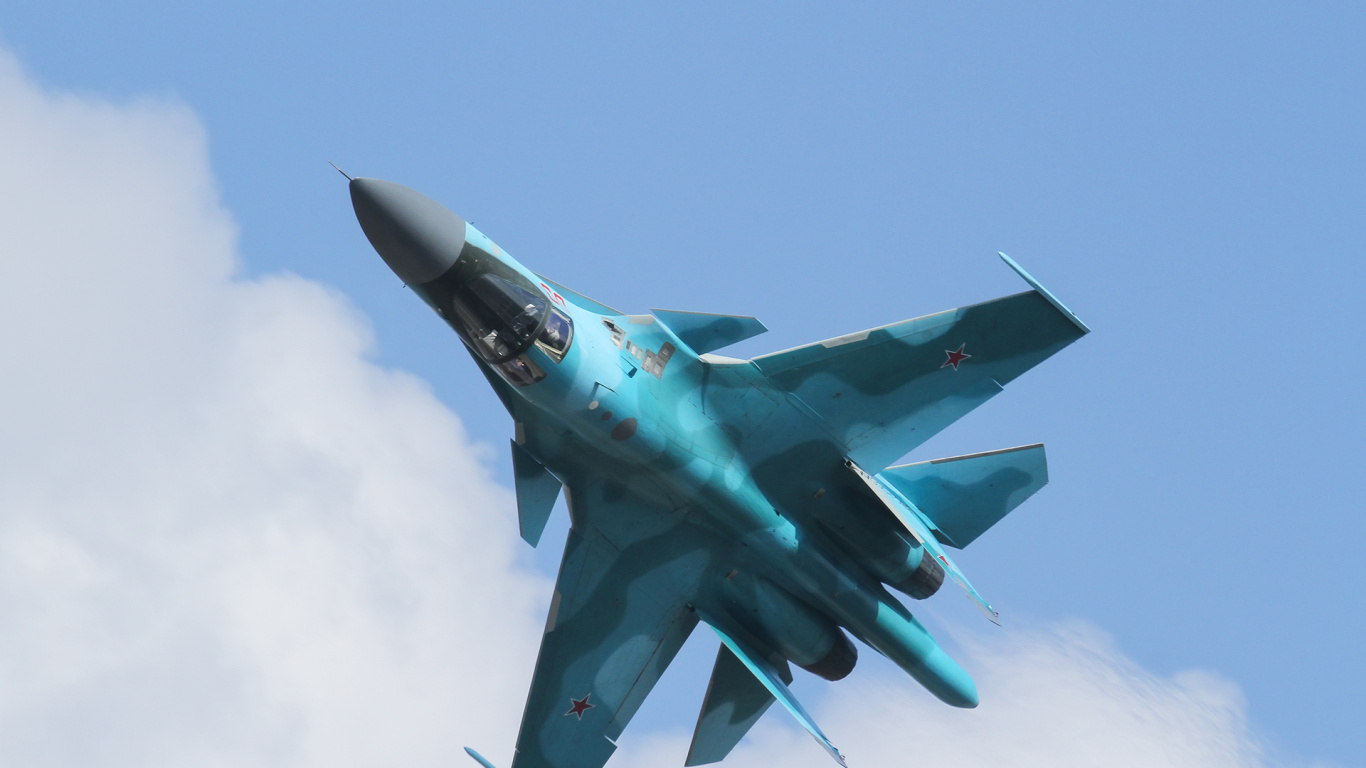 Gray Fighter Jet Flying in The Sky. Wallpaper in 1366x768 Resolution