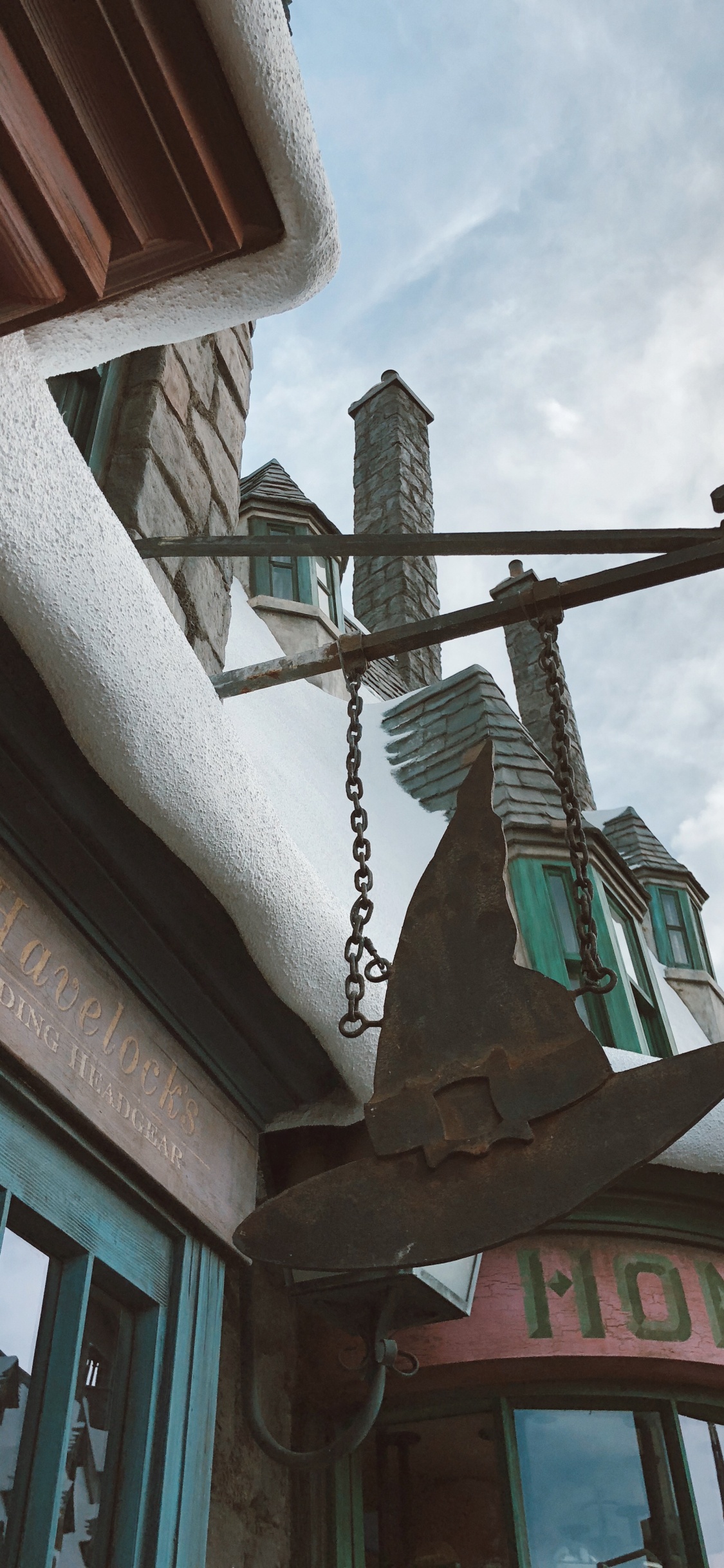 Diagon Alley, Landmark, Roof, Teal, Iron. Wallpaper in 1125x2436 Resolution