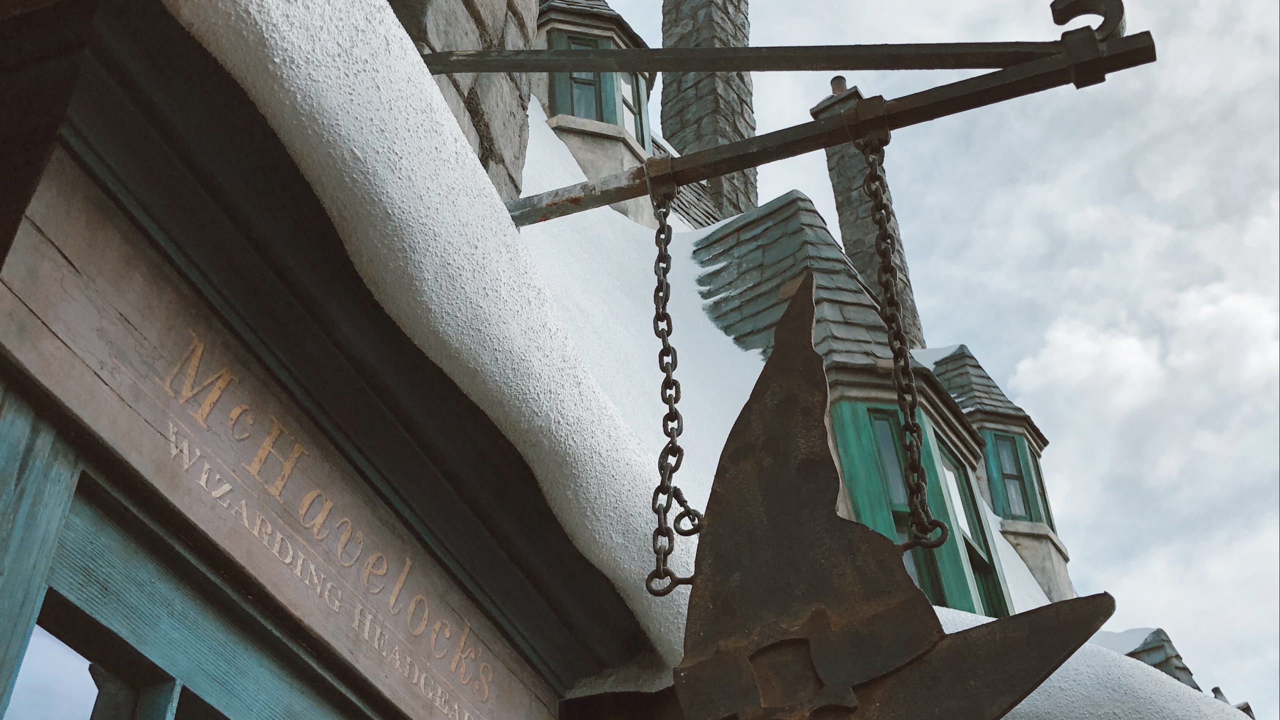 Diagon Alley, Landmark, Roof, Teal, Iron. Wallpaper in 2560x1440 Resolution