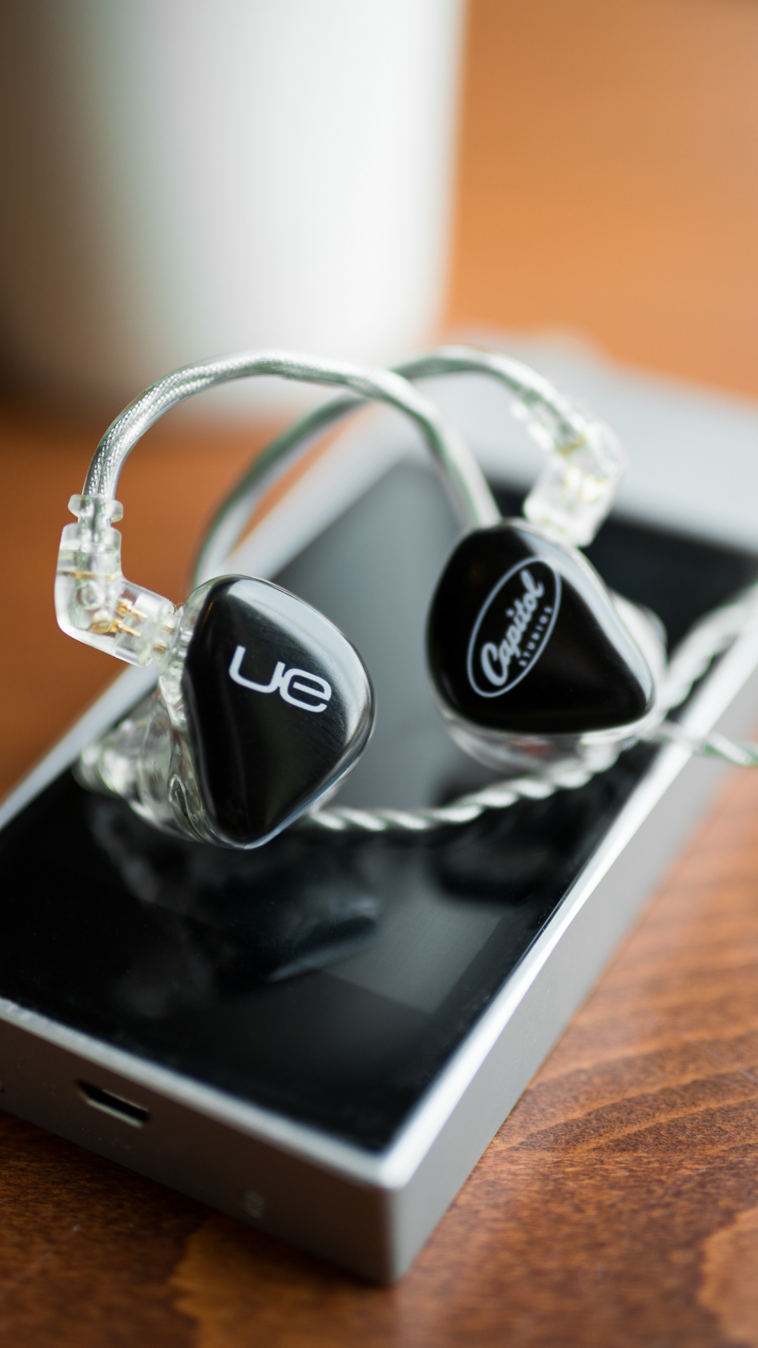 Accesorio de Moda, Gadget, Joya, Plata, Equipo de Audio. Wallpaper in 1080x1920 Resolution