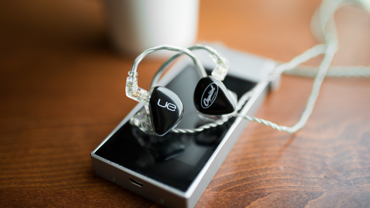 Fashion Accessory, Gadget, Jewellery, Silver, Audio Equipment. Wallpaper in 1280x720 Resolution