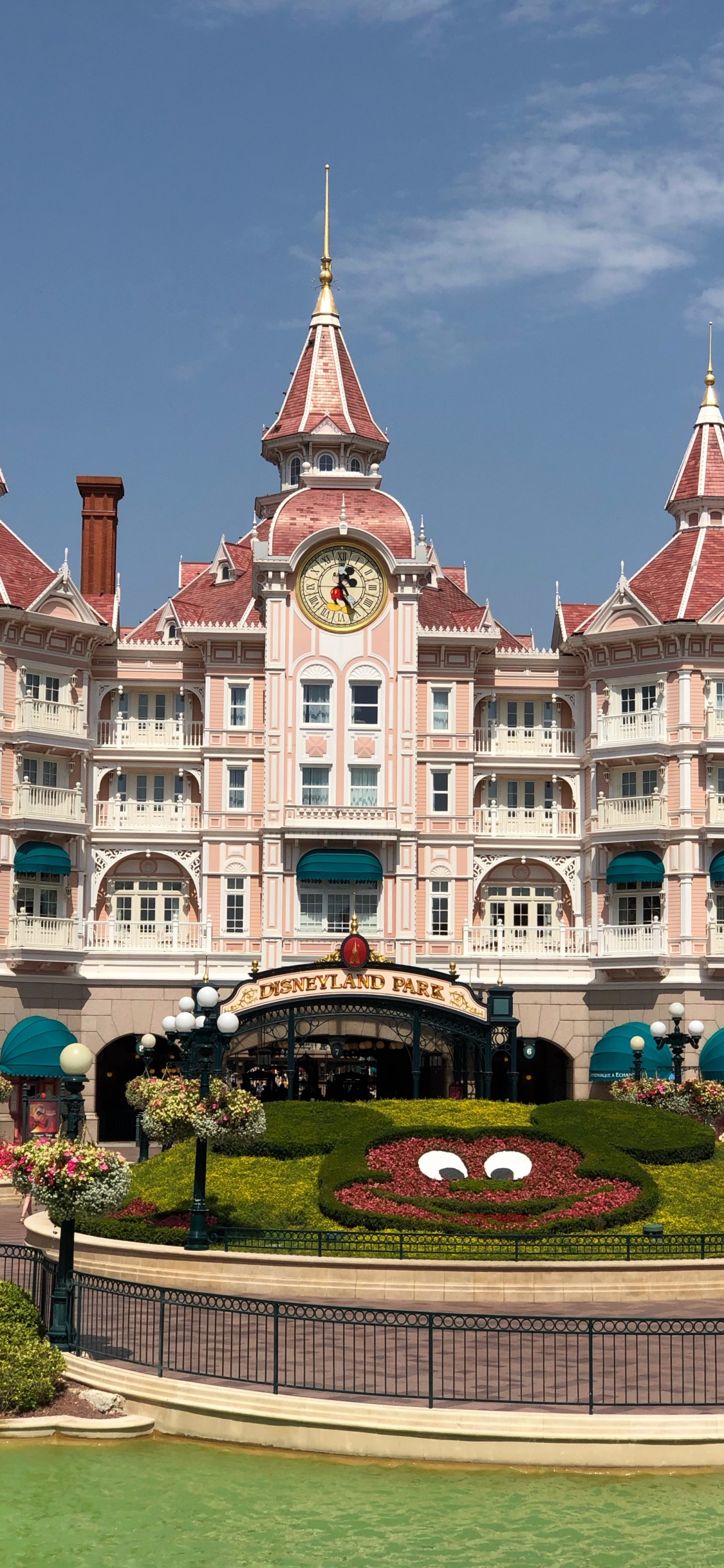 Disneyland Resort Paris Hotel, Spire, Landmark, Facade, Steeple. Wallpaper in 1125x2436 Resolution