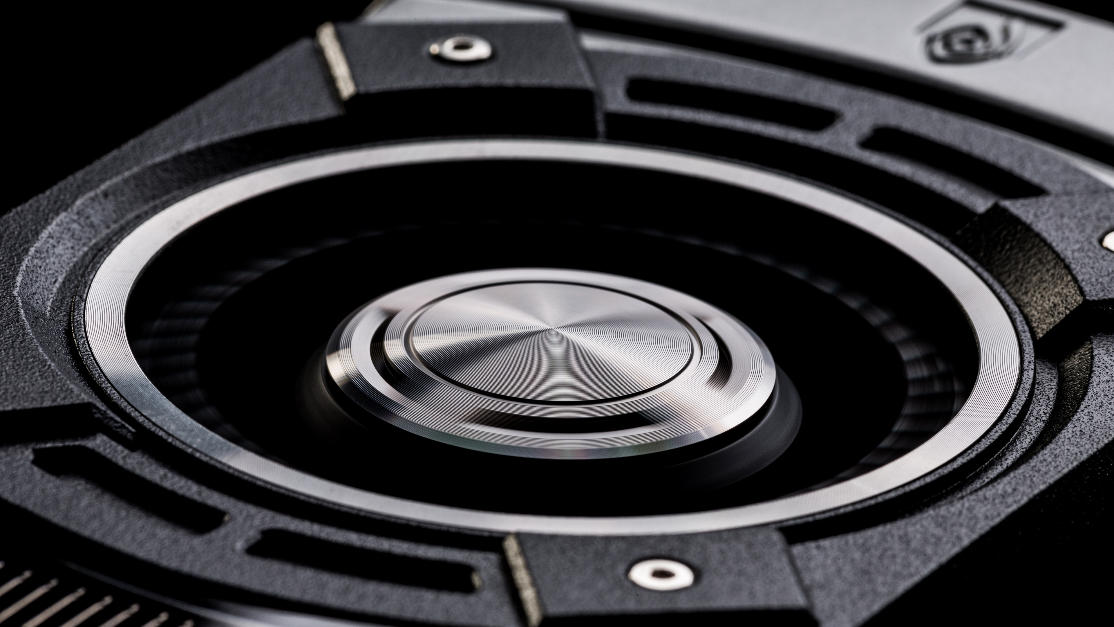 Schwarzes Und Silbernes Rundes Gerät. Wallpaper in 3840x2160 Resolution