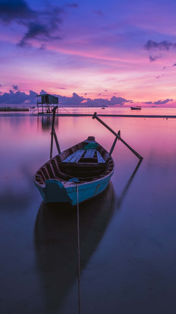White and Blue Boat on Calm Water Under Blue Sky During Daytime. Wallpaper in 720x1280 Resolution