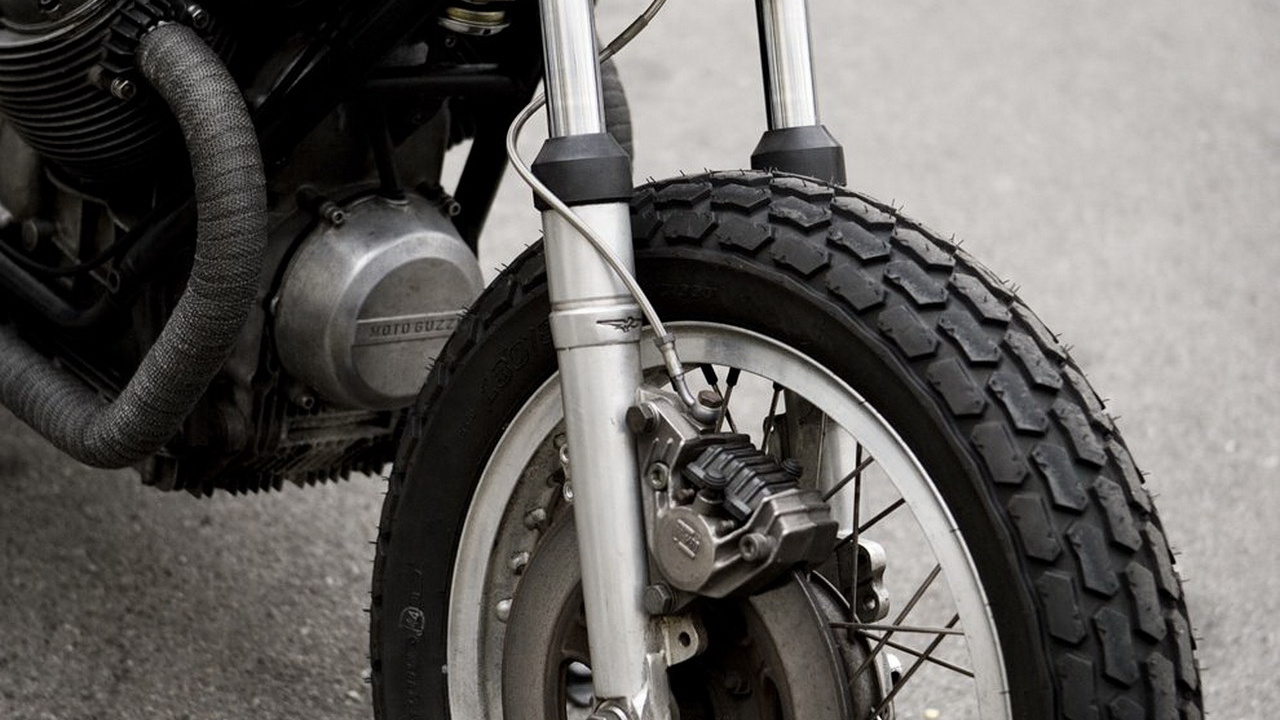 Motocicleta, Neumatico, Coche, el Sistema de Escape, Moto Guzzi. Wallpaper in 1280x720 Resolution