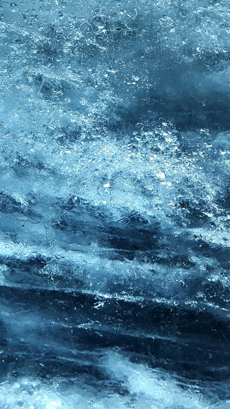 Blue and White Water Waves. Wallpaper in 750x1334 Resolution