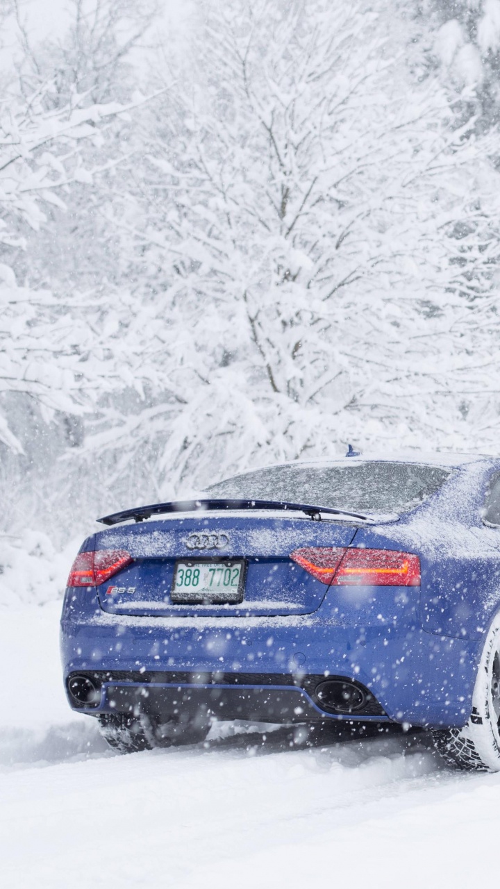 Porsche 911 Noire Sur Sol Couvert de Neige. Wallpaper in 720x1280 Resolution
