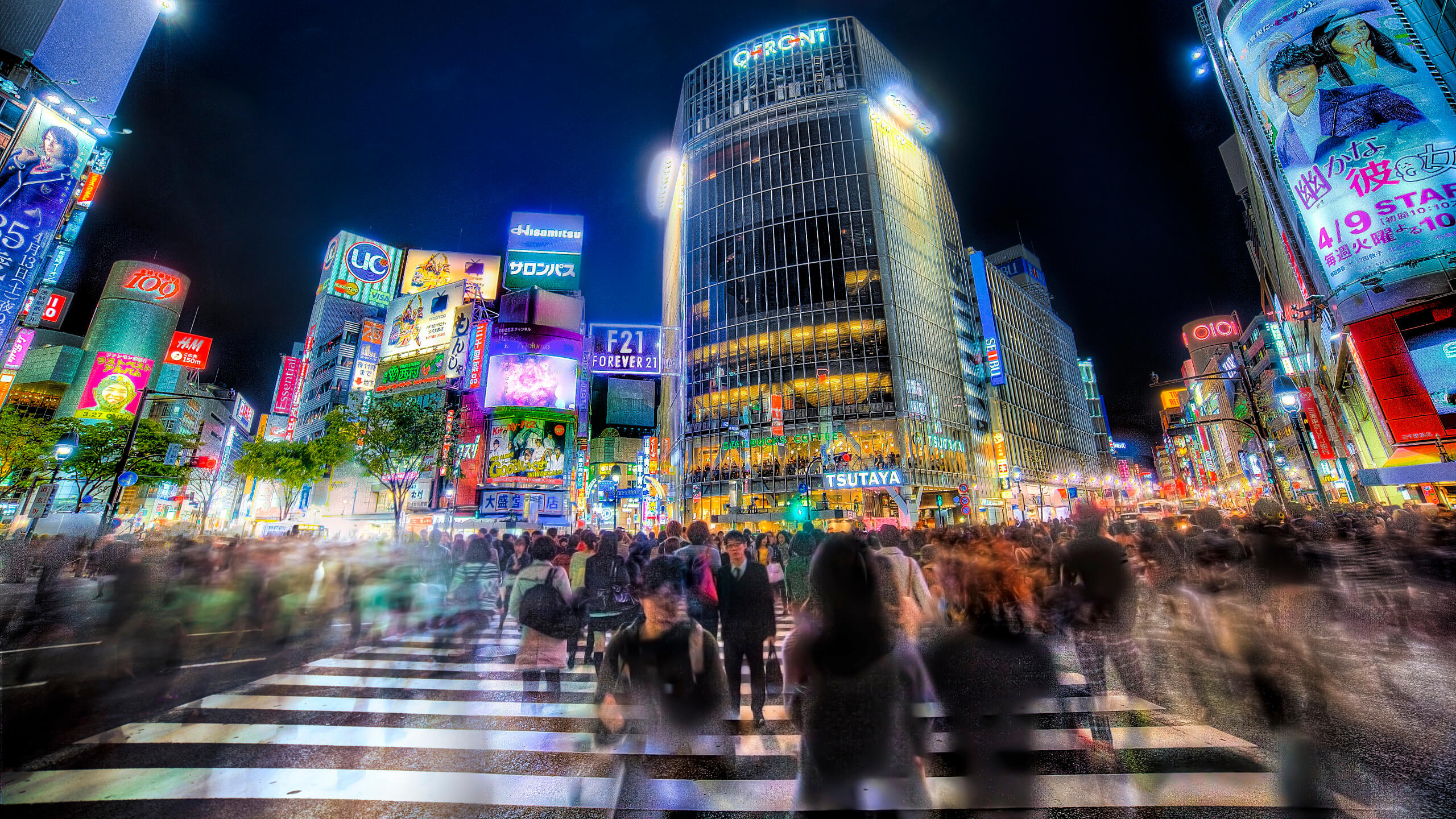 People Walking on Street During Nighttime. Wallpaper in 2560x1440 Resolution