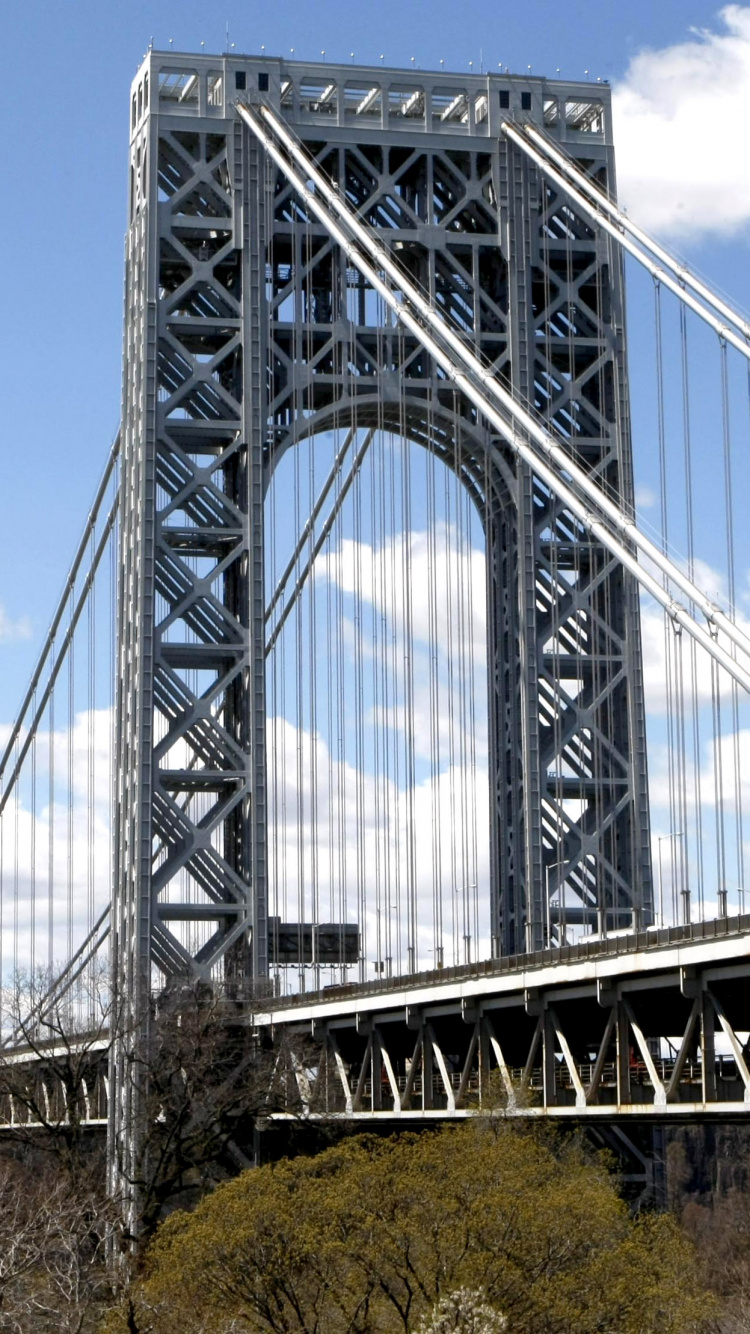 Puente Blanco Bajo un Cielo Azul Durante el Día. Wallpaper in 750x1334 Resolution
