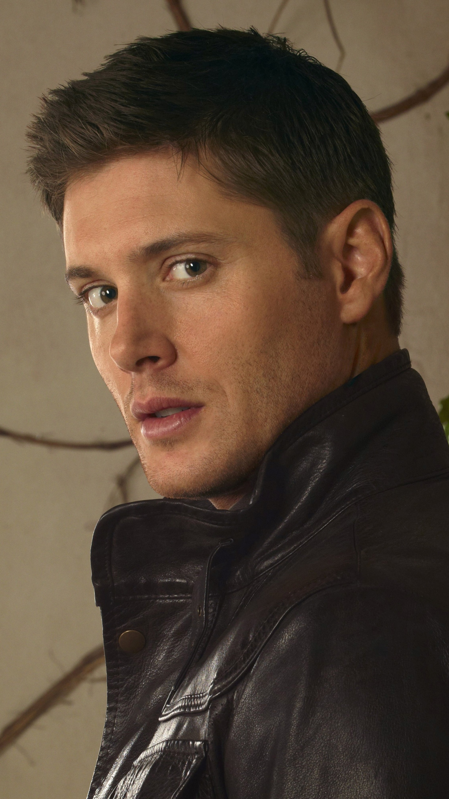 Jensen Ackles, Supernatural, Dean Winchester, Sam Winchester, Castiel. Wallpaper in 1440x2560 Resolution