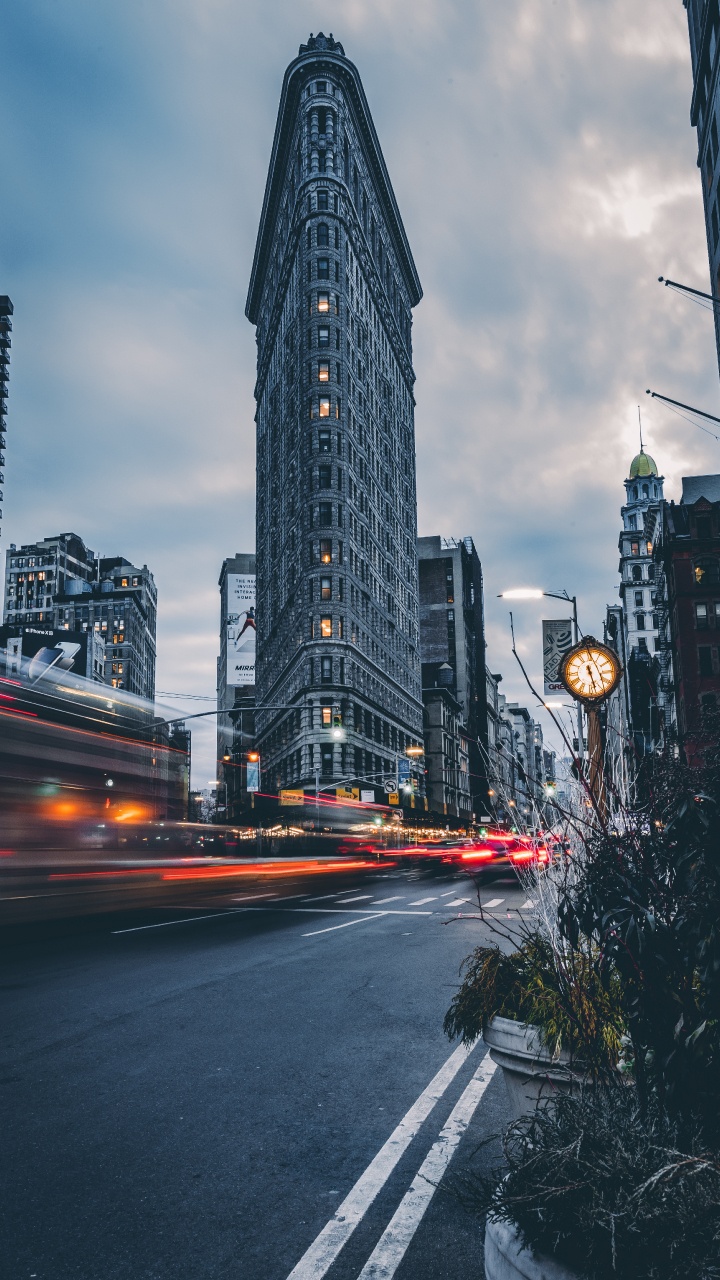 Time Lapse Photography of City Buildings During Night Time. Wallpaper in 720x1280 Resolution