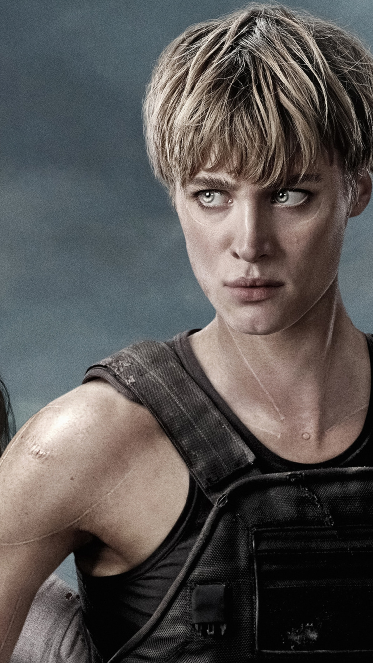 Terminator Dunkle Schicksalsgnade, Mackenzie Davis, Terminator Dark Fate, Sarah Connor, Dani Ramos. Wallpaper in 750x1334 Resolution