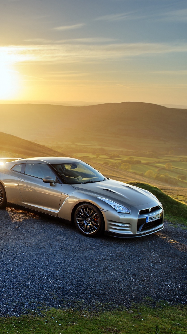 Mercedes Benz Coupe Negro en la Carretera Durante la Puesta de Sol. Wallpaper in 720x1280 Resolution
