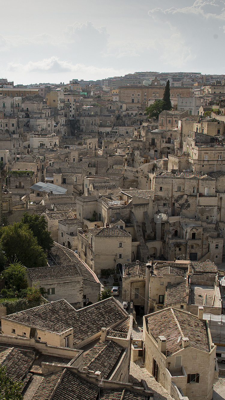 Maisons en Béton Marron Sous Des Nuages Blancs Pendant la Journée. Wallpaper in 750x1334 Resolution