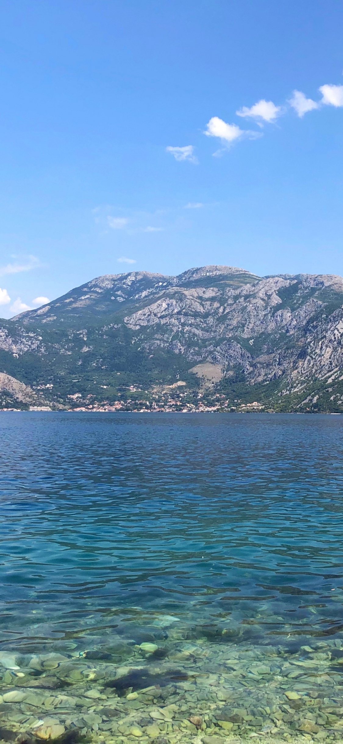 Les Reliefs Montagneux, Gamme de Montagne, Azure, Turquoise, Aqua. Wallpaper in 1125x2436 Resolution