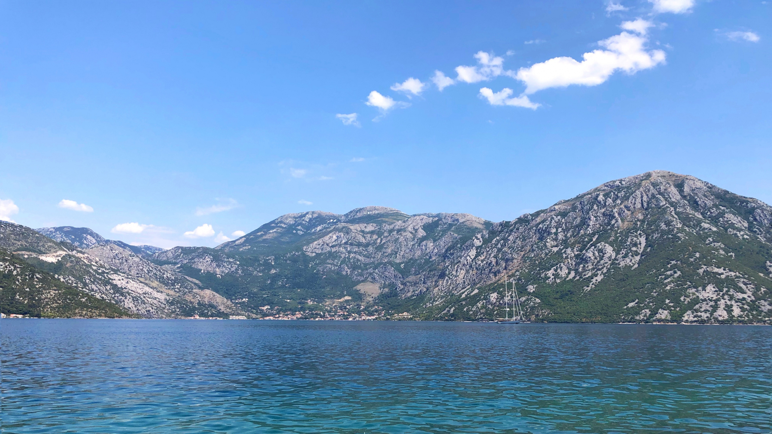 Les Reliefs Montagneux, Gamme de Montagne, Azure, Turquoise, Aqua. Wallpaper in 2560x1440 Resolution