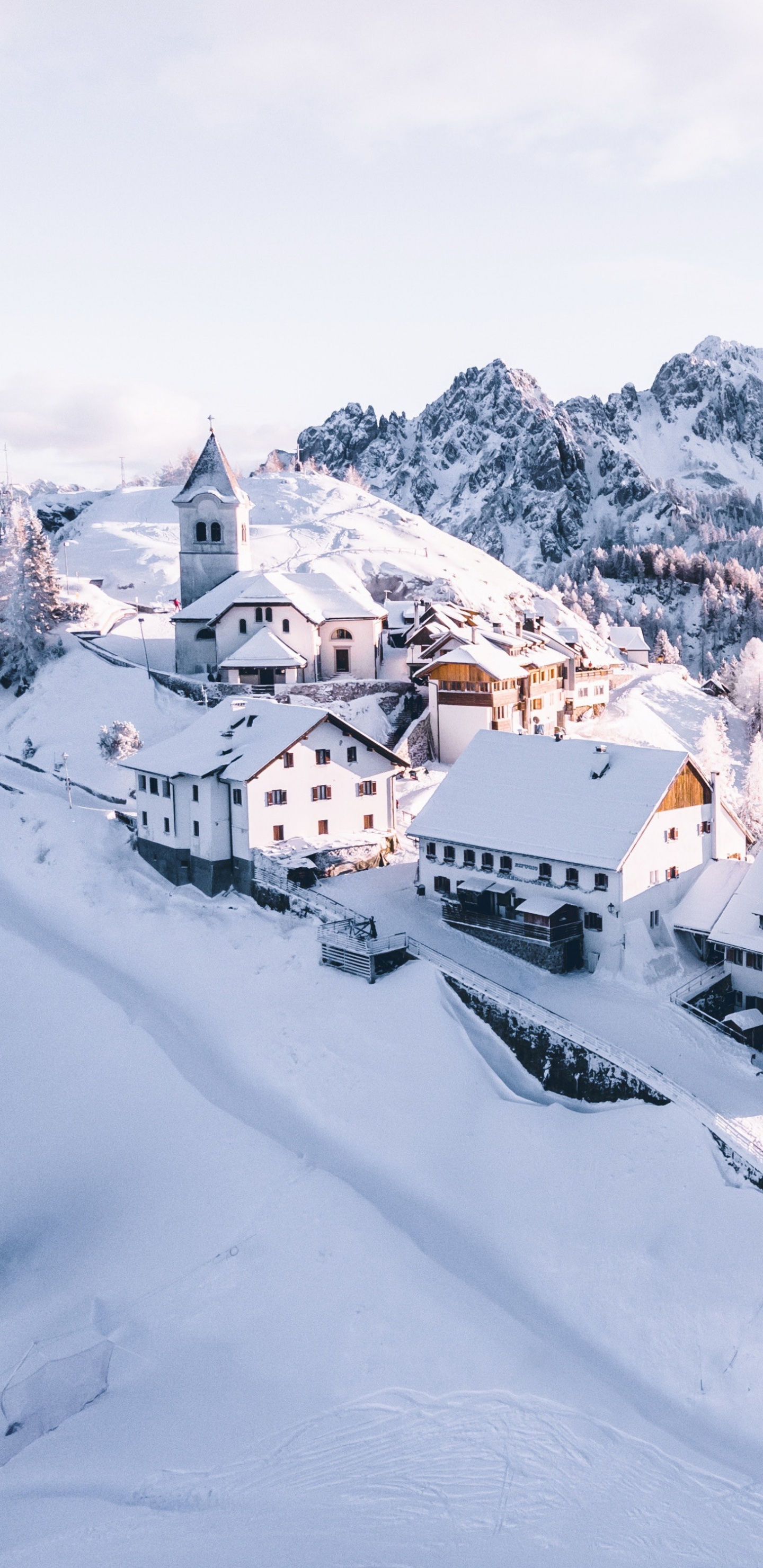 Skiberg, Die Tore Der Sonne, Mont Chry, Skigebiet, Resort. Wallpaper in 1440x2960 Resolution