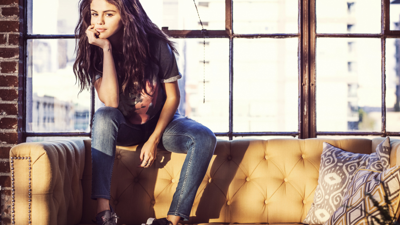 Selena Gomez Jeans Shoot, Selena Gomez, Adidas Neo, Jeans, Joint. Wallpaper in 1366x768 Resolution