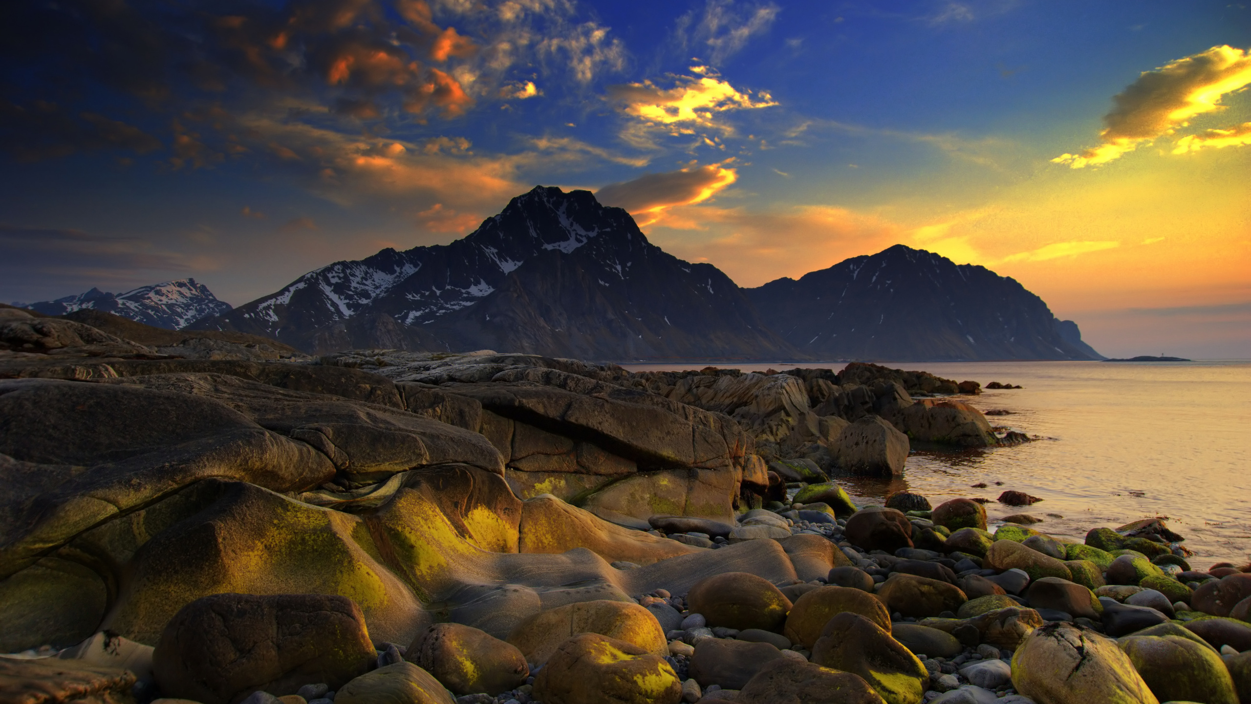 Rocky Mountain Under Cloudy Sky During Daytime. Wallpaper in 2560x1440 Resolution