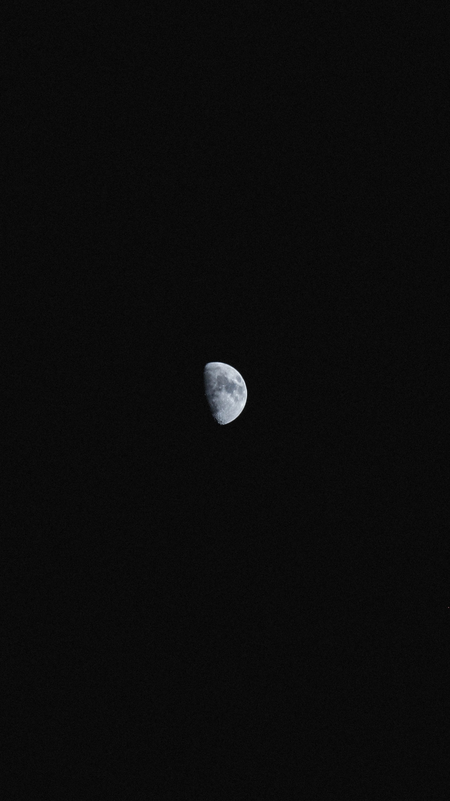 Pleine Lune Dans le Ciel. Wallpaper in 1440x2560 Resolution
