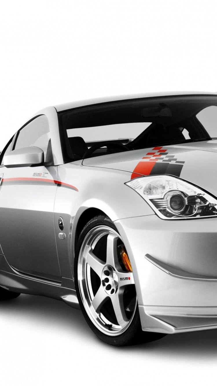 Weißer Porsche 911 Auf Weißem Hintergrund. Wallpaper in 750x1334 Resolution