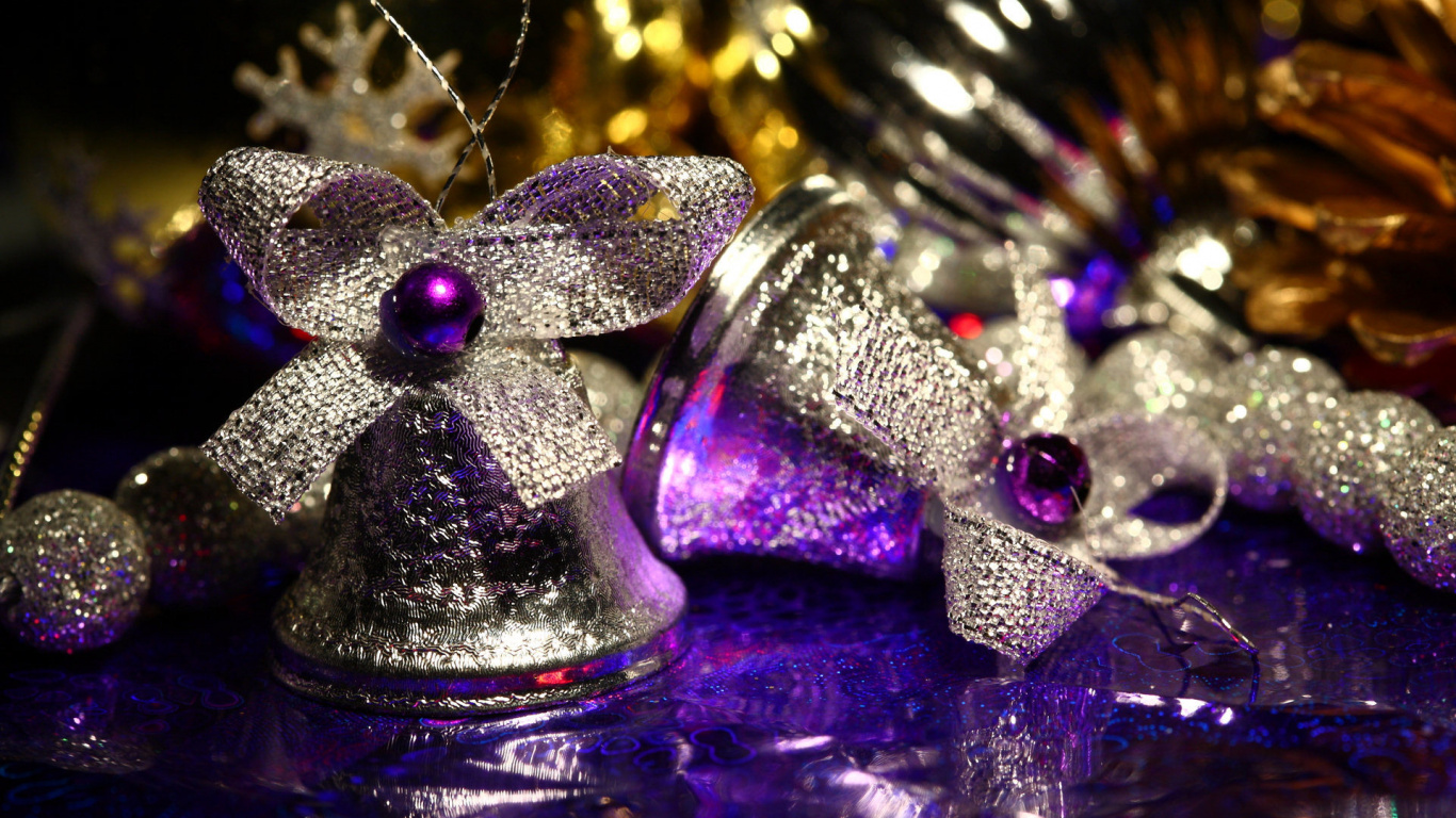 Le Jour De Noël, Nouvelle Année, Purple, Violette, Ornement de Noël. Wallpaper in 1366x768 Resolution