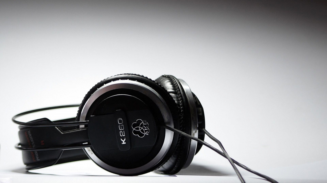 Auriculares Sony Negros y Plateados. Wallpaper in 1366x768 Resolution