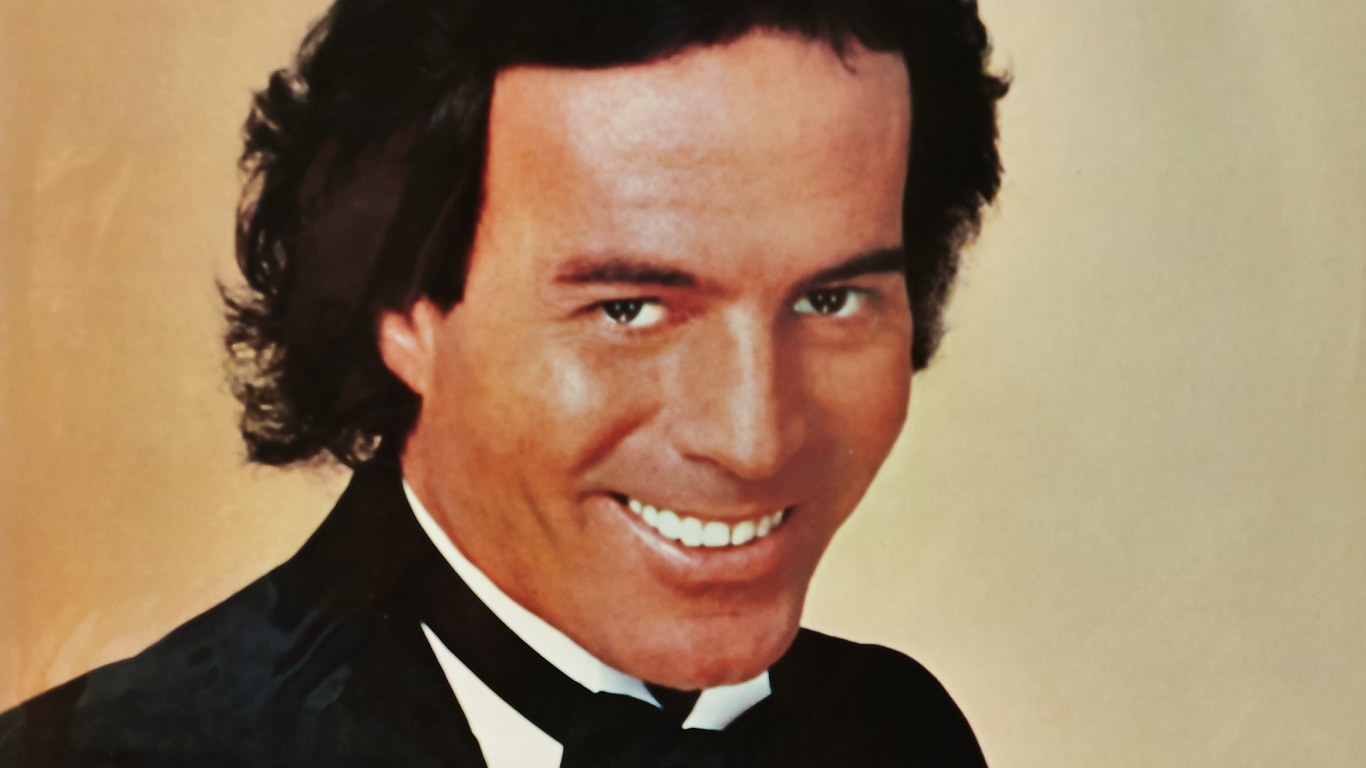 Julio Iglesias, 1100 Bel Air Place, Two Lovers, Album, Forehead. Wallpaper in 1366x768 Resolution