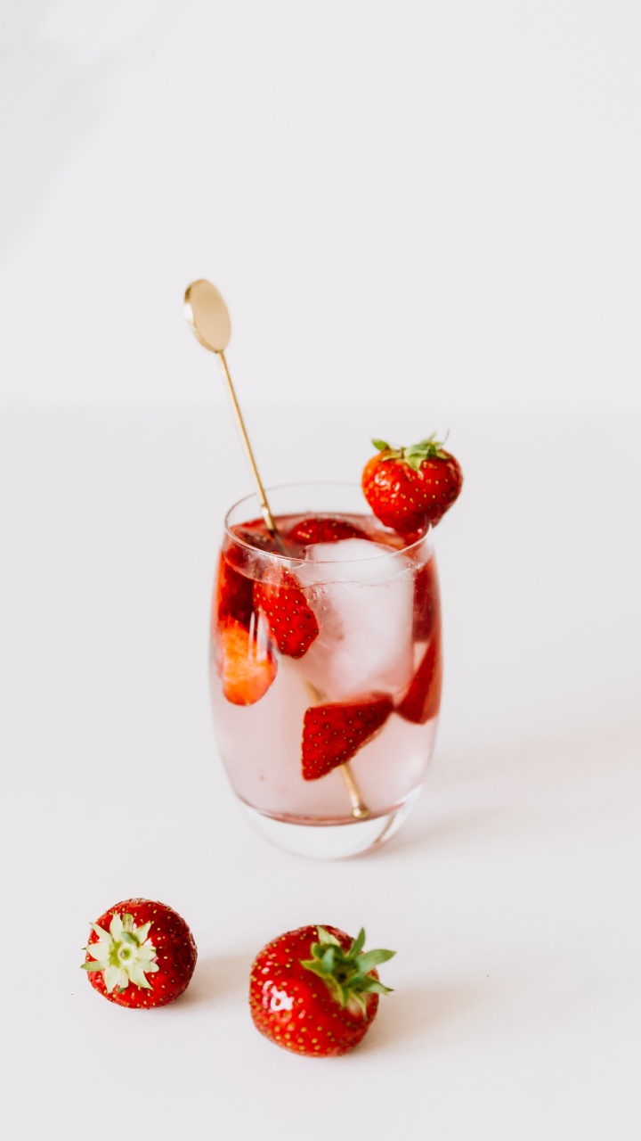 Erdbeere, Cocktail Garnieren, Lebensmittel, Tafelgeschirr, Zutat. Wallpaper in 720x1280 Resolution