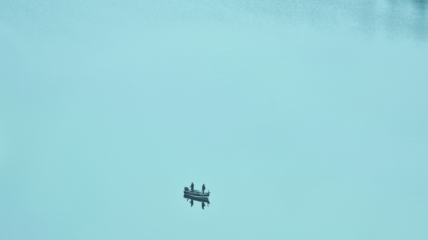 Avion Survolant la Mer Pendant la Journée. Wallpaper in 1366x768 Resolution