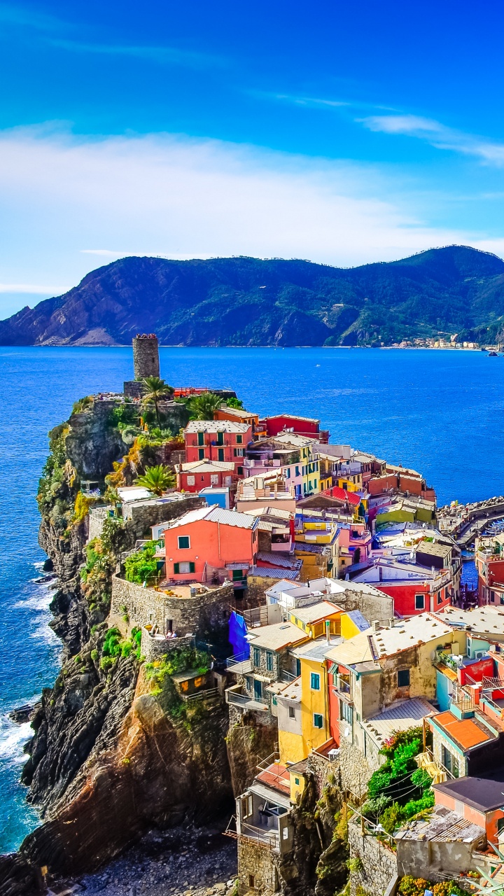 Houses on Mountain Near Body of Water During Daytime. Wallpaper in 720x1280 Resolution