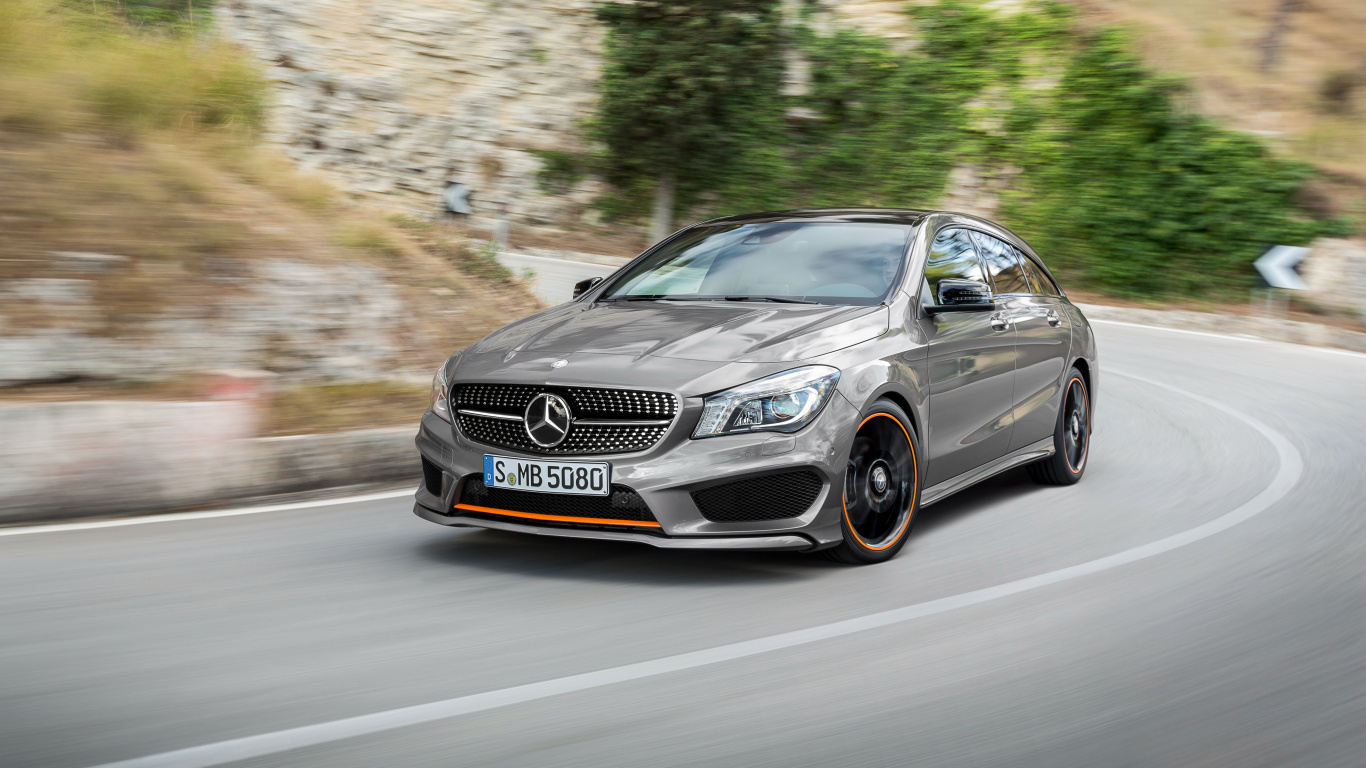 Schwarzer Audi a 4 Tagsüber Unterwegs. Wallpaper in 1366x768 Resolution