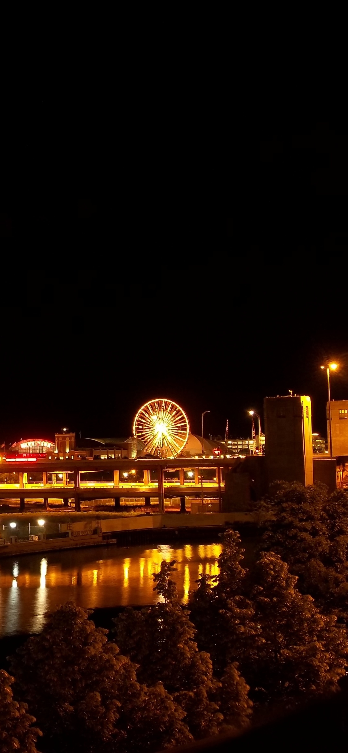 Horizon de la Ville Pendant la Nuit. Wallpaper in 1125x2436 Resolution