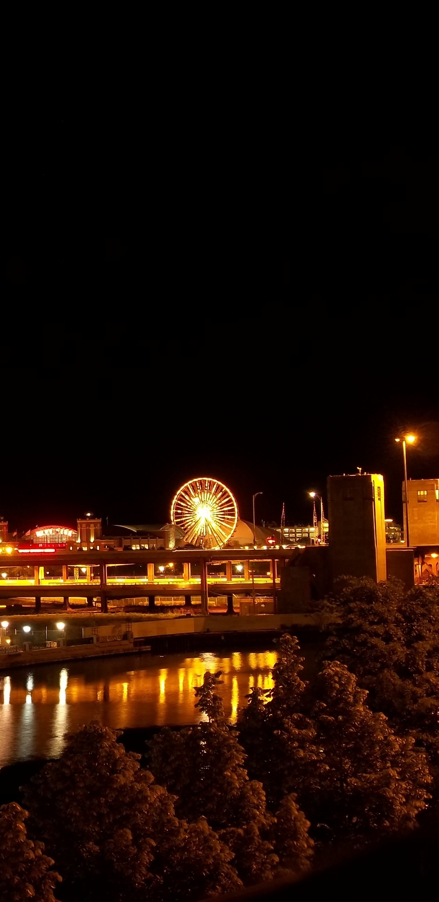 Skyline Der Stadt Bei Nacht Night. Wallpaper in 1440x2960 Resolution