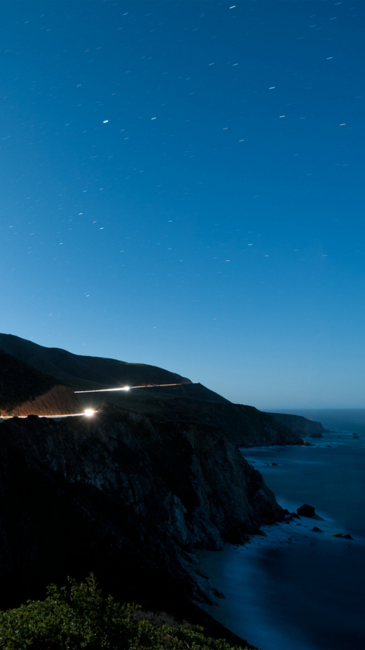 Puente de Madera Blanca Sobre el Mar Azul Durante el Día. Wallpaper in 750x1334 Resolution
