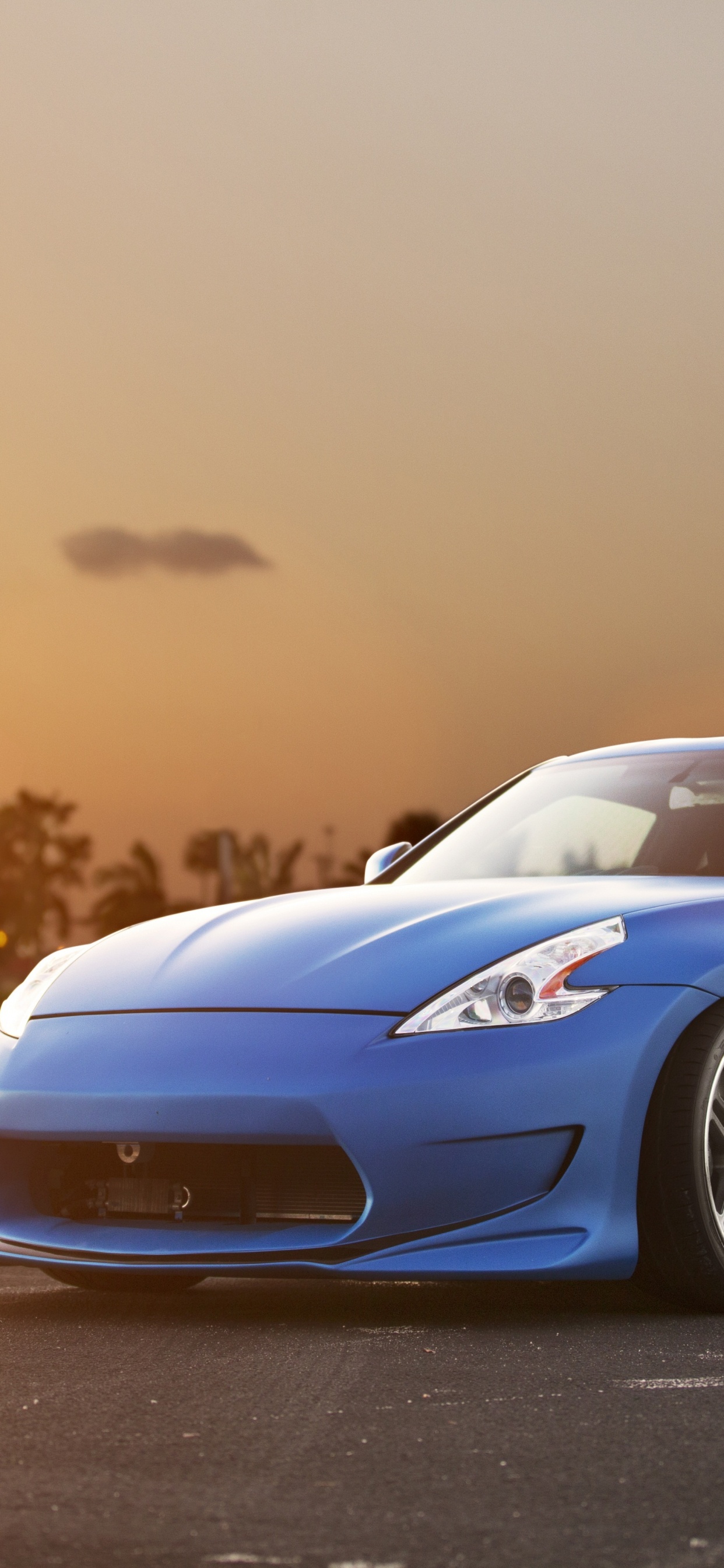 Porsche 911 Bleue Sur Route Pendant la Journée. Wallpaper in 1242x2688 Resolution