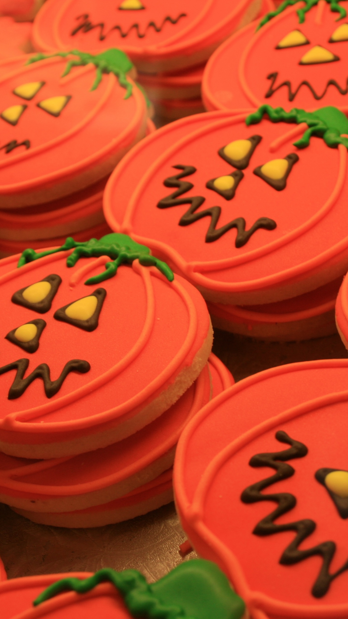 Sahnehäubchen, Sugar Cookie, Cupcake, Dessert, Orange. Wallpaper in 1440x2560 Resolution