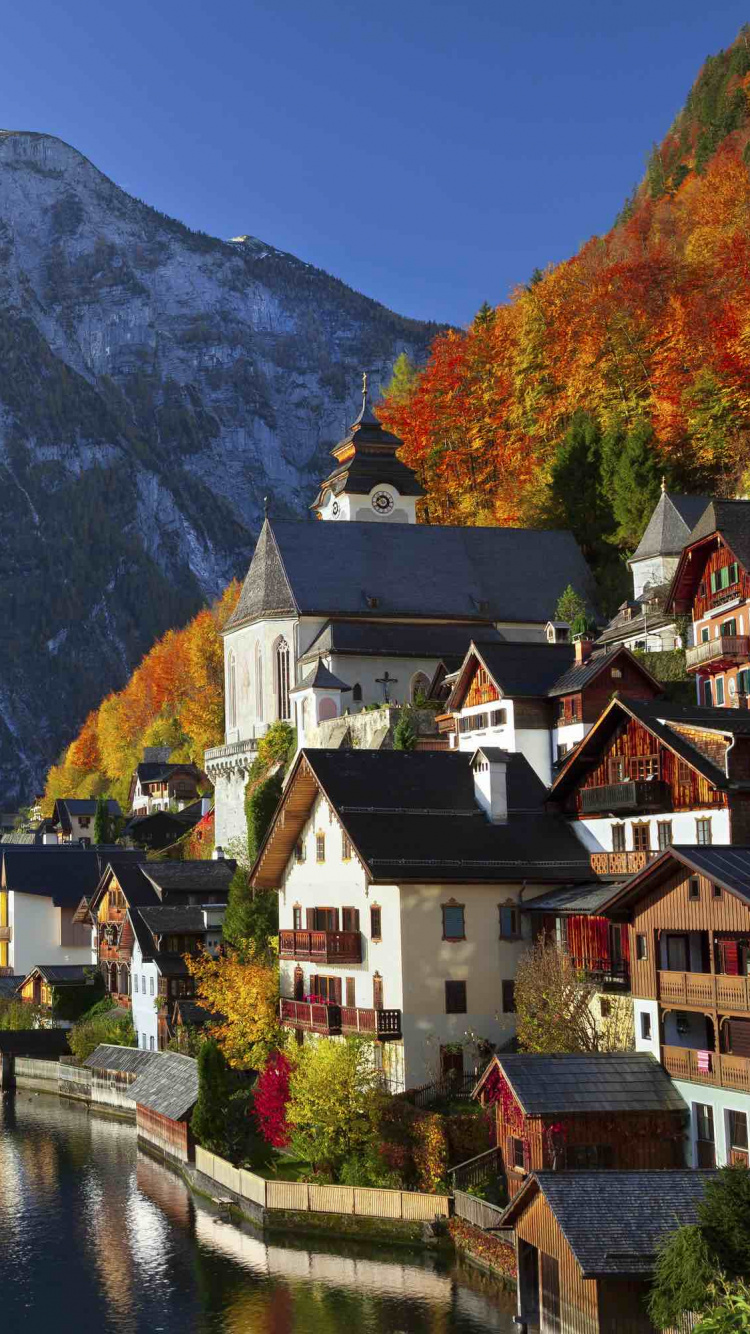 Edificio de Hormigón Blanco y Marrón Junto al Río Durante el Día. Wallpaper in 750x1334 Resolution