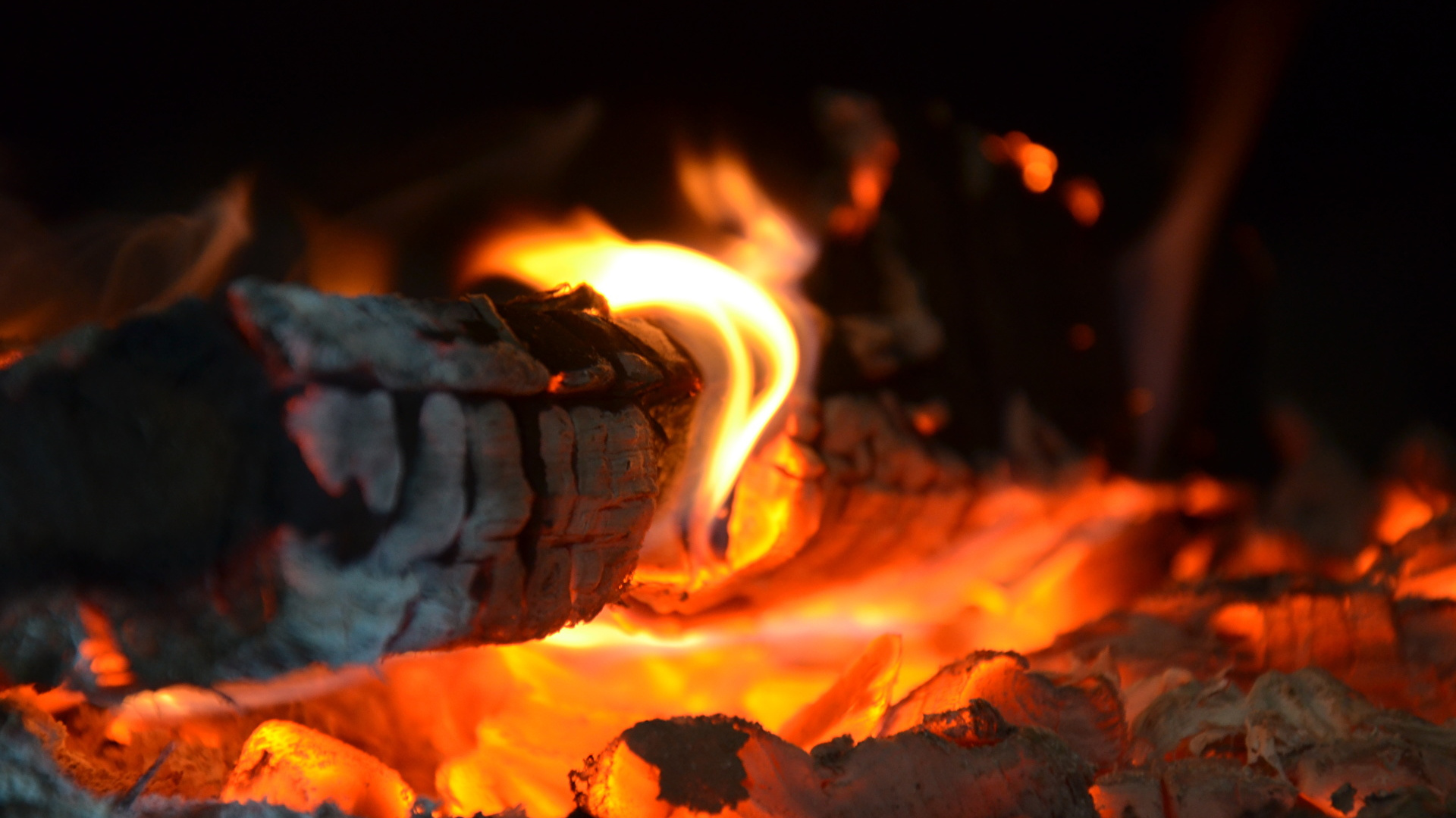 Fire in Fire Pit During Nighttime. Wallpaper in 1920x1080 Resolution