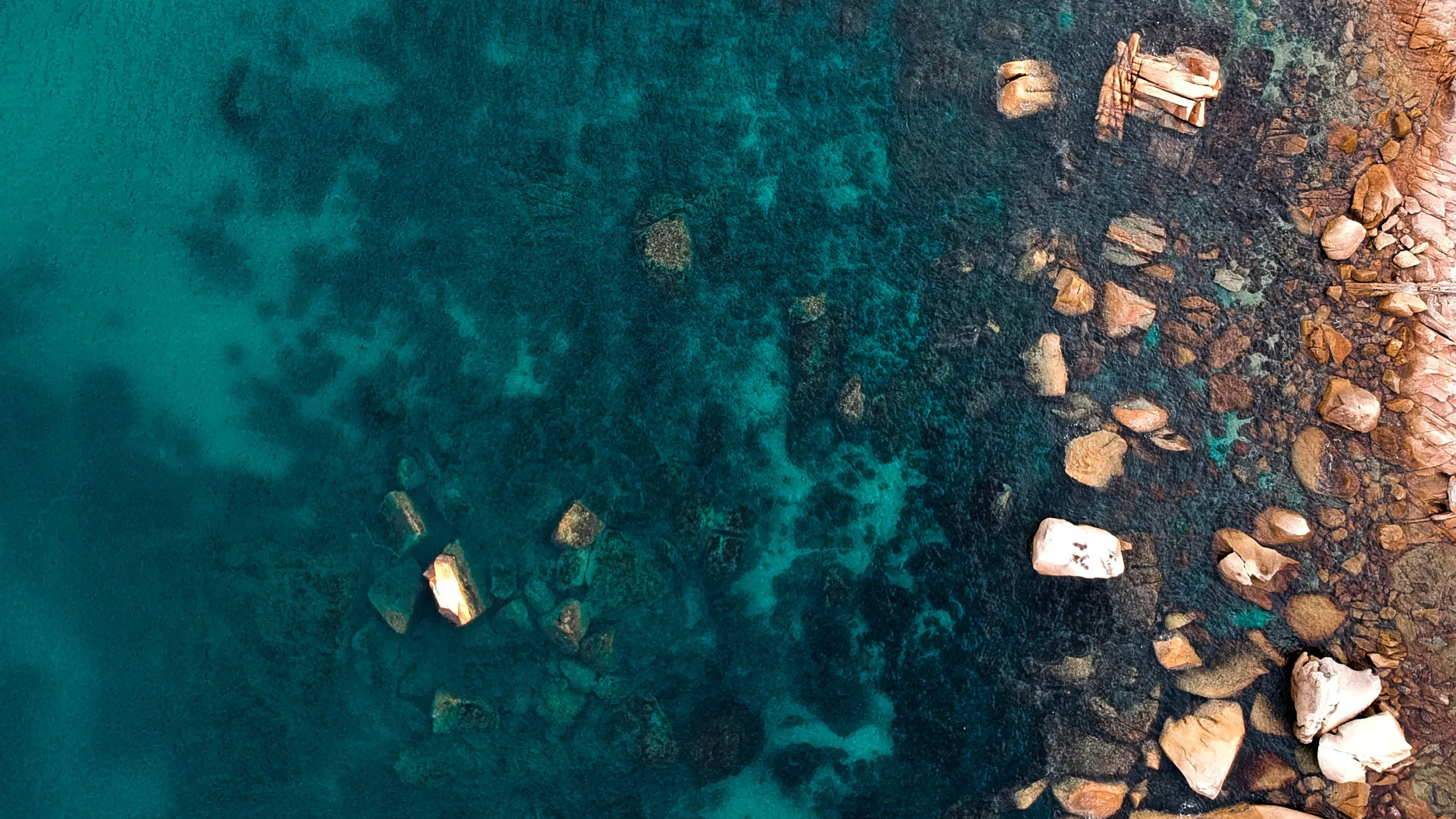 Blau, Wasser, Türkis, Teal, Rock. Wallpaper in 2560x1440 Resolution