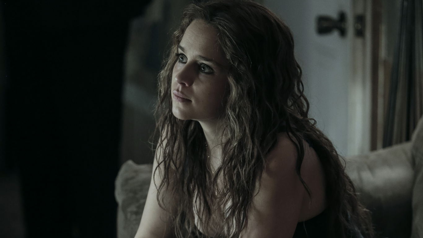 Woman in Black Tank Top. Wallpaper in 1366x768 Resolution